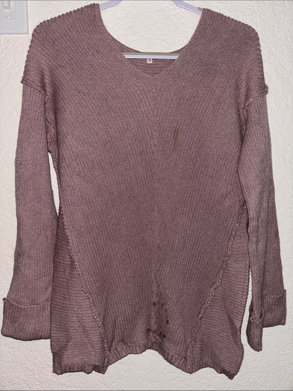 Relaxed V-Neck Knit Sweater in Dusty Mauve